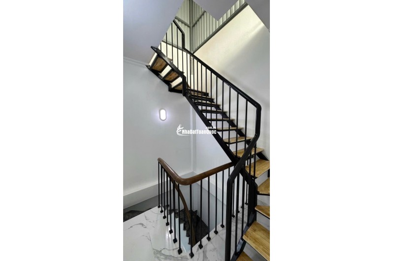 Bán nhà Vĩnh Hưng, Hoàng Mai dưới 5.6 tỷ. DT 30m2 x 6 tầng. Ngõ thoáng ô tô.